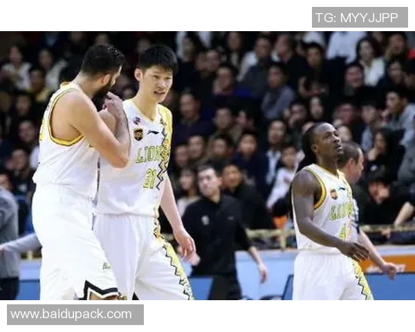 深圳篮球队以77分领跑世界杯积分榜展现强劲实力与团队合作精神